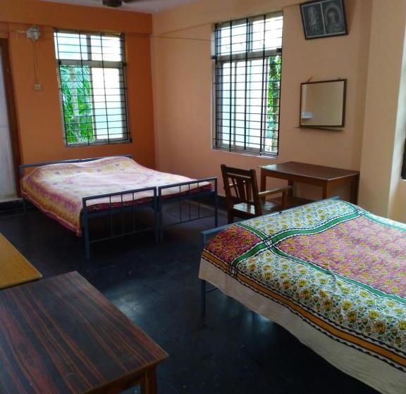 スタンダードトリプルルーム, Shastri Guest House