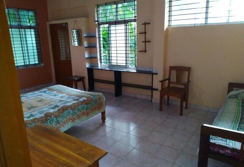 スタンダード４人部屋, Shastri Guest House