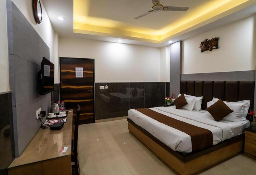 Номер Deluxe, Mahajan International, Delhi Airport