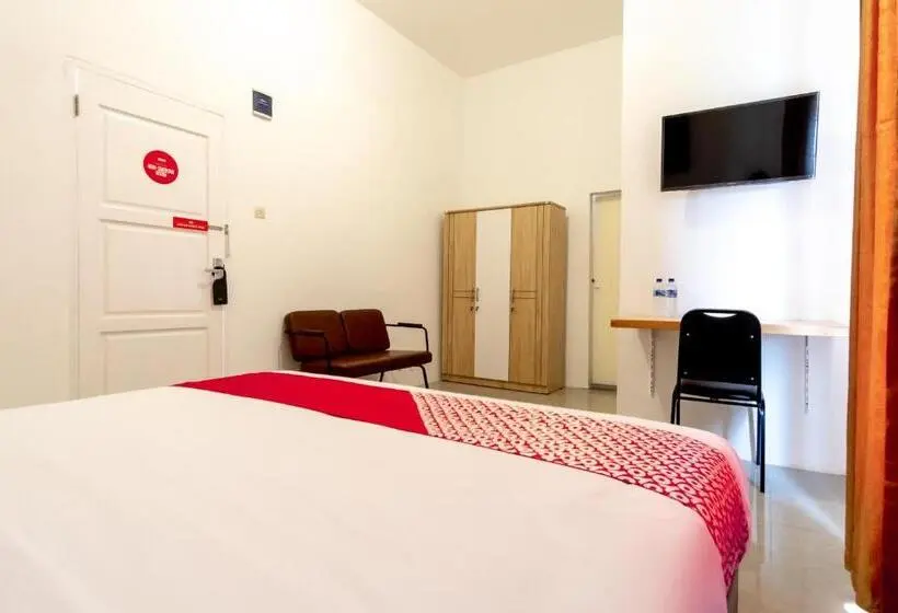 デラックスルーム, Capital O 92444 Kamojo Guest House