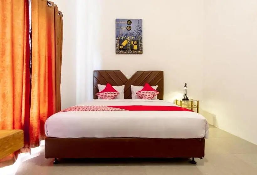 デラックスルーム, Capital O 92444 Kamojo Guest House