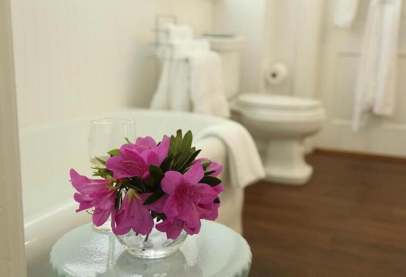 스탠다드 룸, The Pinner House