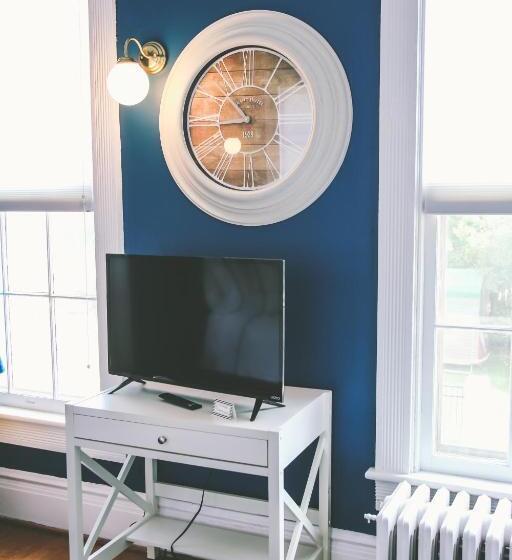 스탠다드 룸, The Pinner House