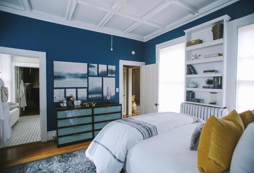 스탠다드 룸, The Pinner House