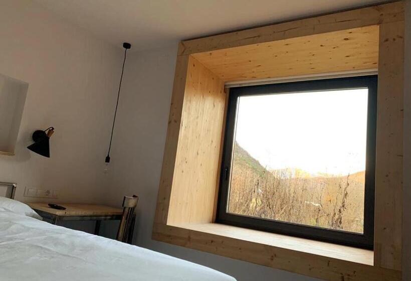 اتاق استاندارد با چشمانداز کوهستان, En