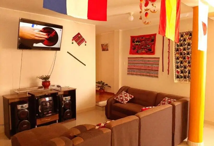 バス共有のスタンダードルーム, Marlon's House Nasca