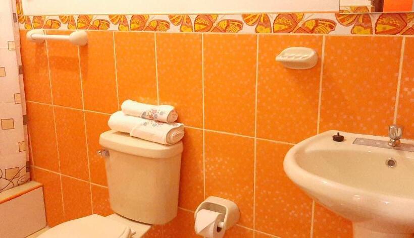 غرفة قياسية حمام مشترك, Marlon's House Nasca