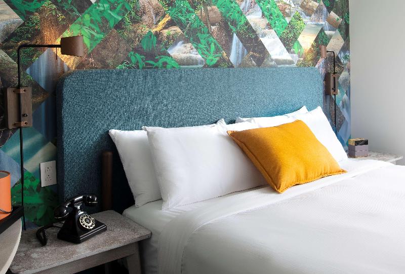 Люкс Кровать Кинг, Canvas Moncton, Tapestry Collection By Hilton