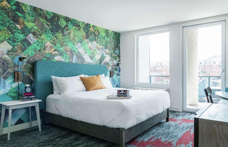 Люкс Кровать Кинг, Canvas Moncton, Tapestry Collection By Hilton