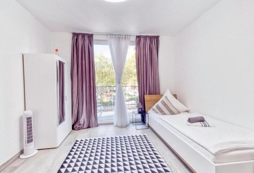 اتاق استاندارد یک نفره, Pension Amanda