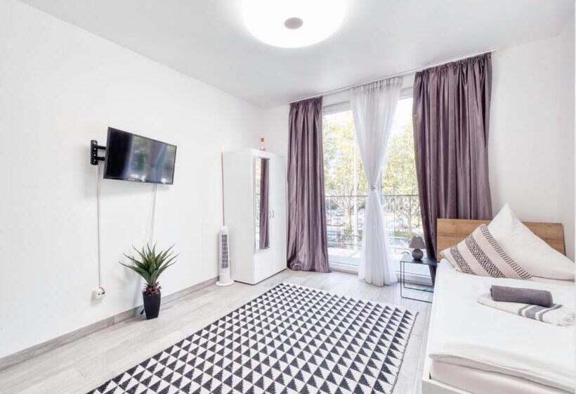 اتاق استاندارد یک نفره, Pension Amanda