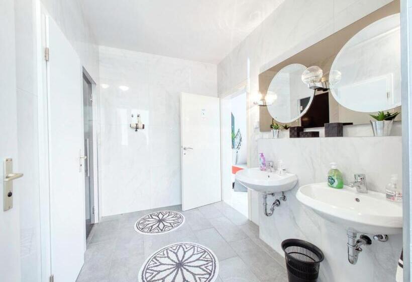 اتاق استاندارد یک نفره, Pension Amanda