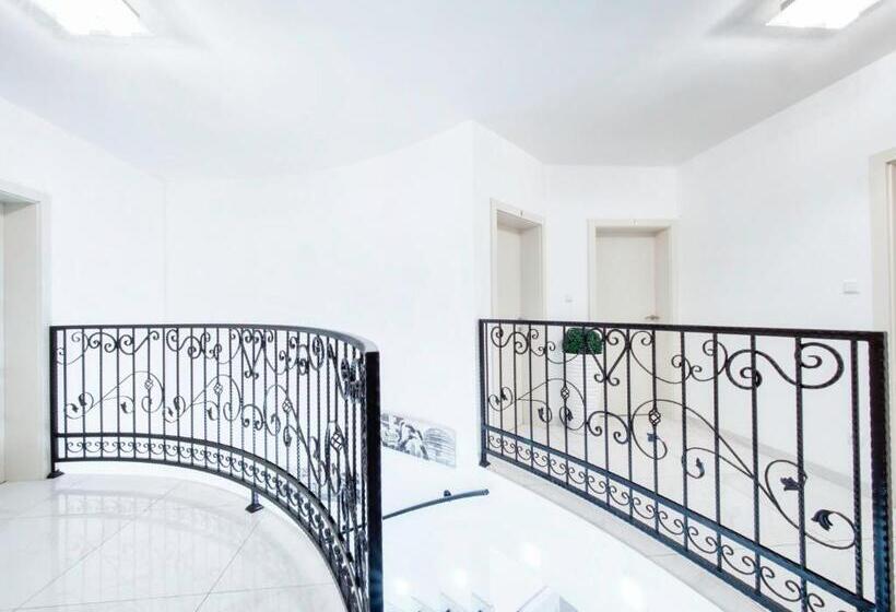 اتاق استاندارد یک نفره, Pension Amanda