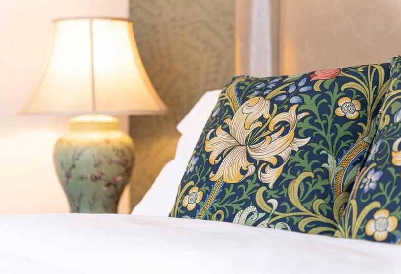 חדר סטנדרט, Gunmakers