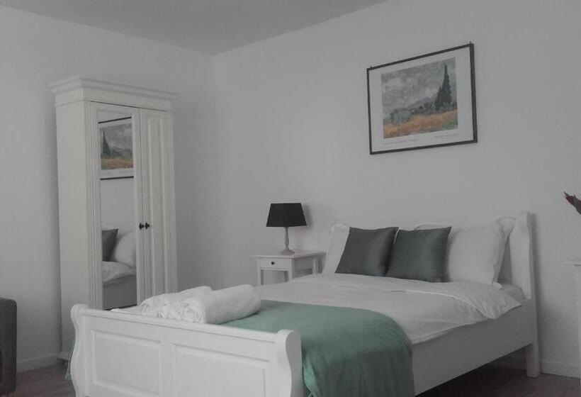 Cameră Familiară cu Vedere la Munte, Casa Scheiana