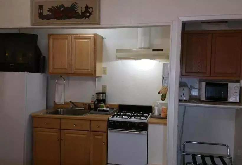 سوئیت 2 خوابه, El Dorado Motel