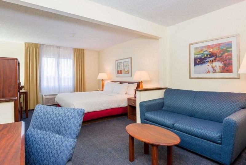 キングサイズベッドのデラックスルーム, Comfort Inn Bettendorf   Quad Cities