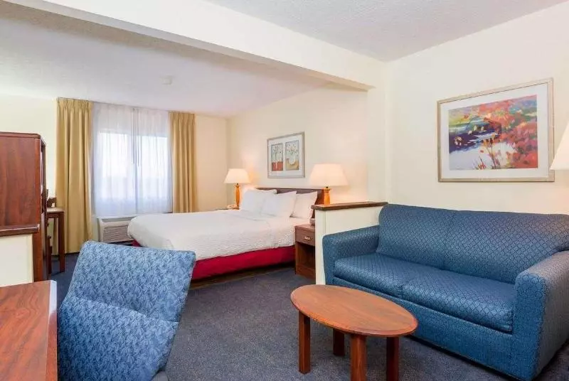 キングサイズベッドのデラックスルーム, Comfort Inn Bettendorf   Quad Cities