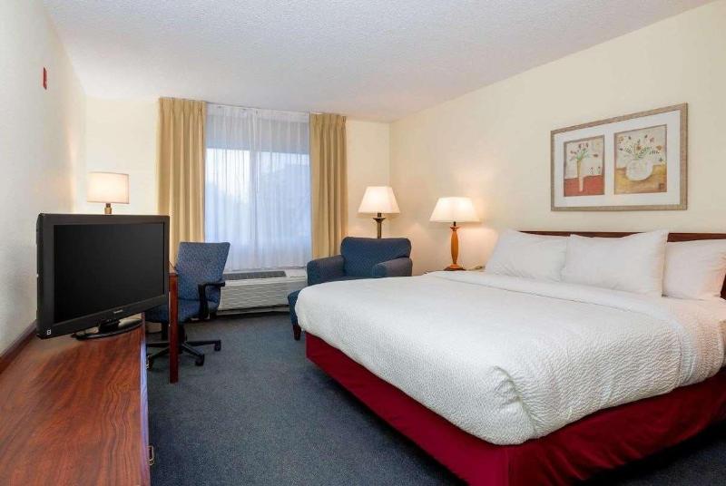 キングサイズベッドのスタンダードルーム, Comfort Inn Bettendorf   Quad Cities