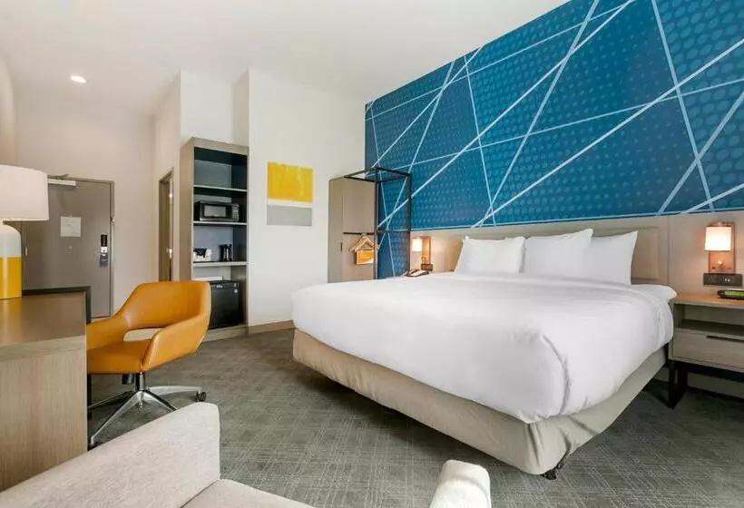 キングサイズベッドのスタンダードルーム, Comfort Inn & Suites Houma