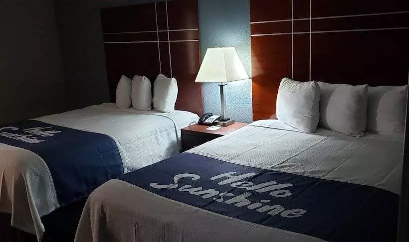 ２ダブルベッドのスタンダードルーム, Days Inn By Wyndham West Des Moines   Clive