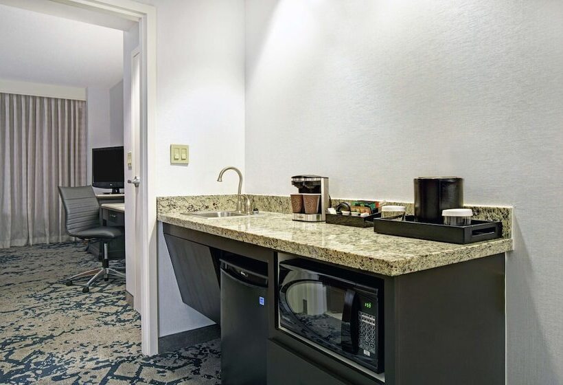 プレミアムスイート, Embassy Suites Charleston