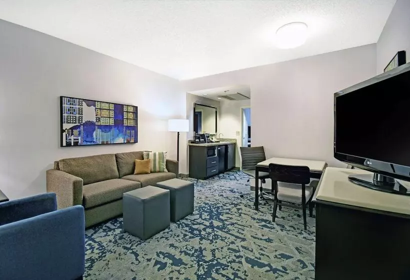 سوئیت برای معلولان, Embassy Suites Charleston