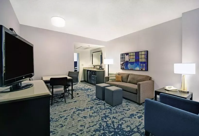 سوئیت برای معلولان, Embassy Suites Charleston