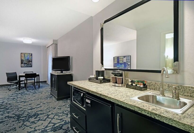 장애인을 위한 스위트, Embassy Suites Charleston