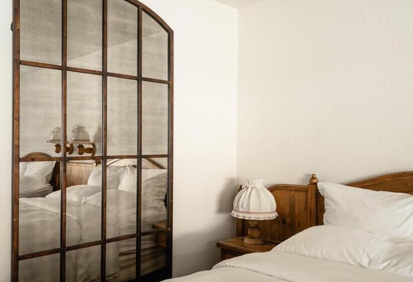 Standardrum Poolutsikt, Enzian Inn