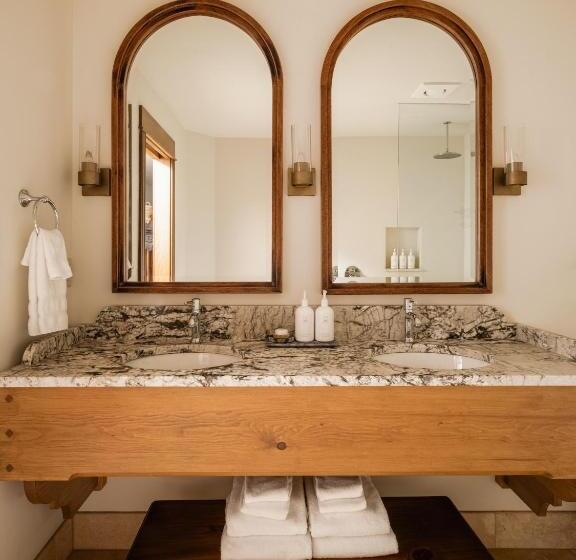 Standardrum Poolutsikt, Enzian Inn