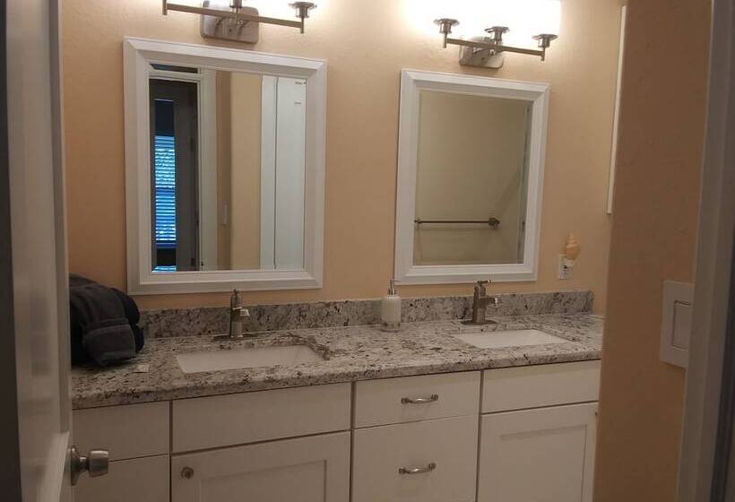 Appartement 2 Chambres, Executive Keys Condominiums On The Beach