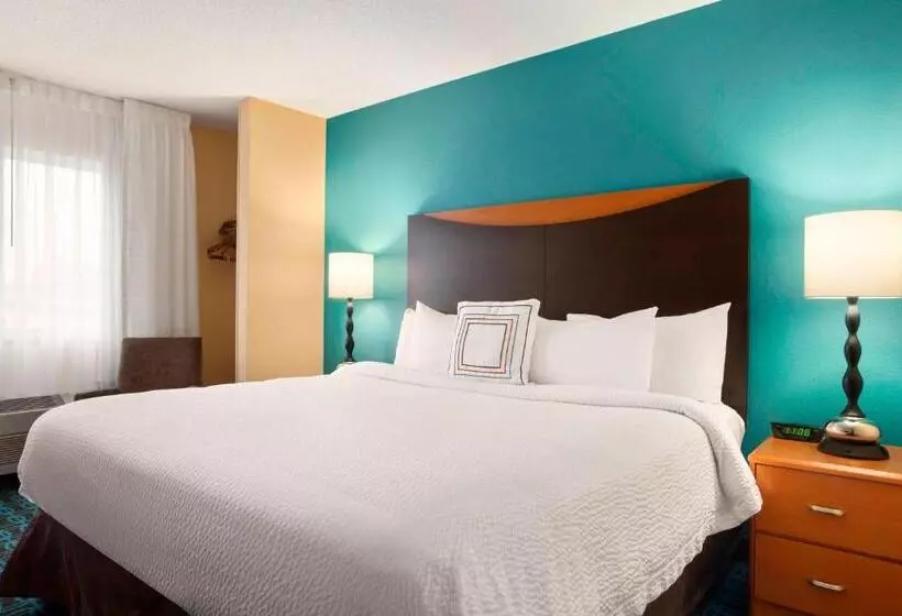 اتاق استاندارد با تخت بزرگ برای معلولان, Dubuque Inn & Suites
