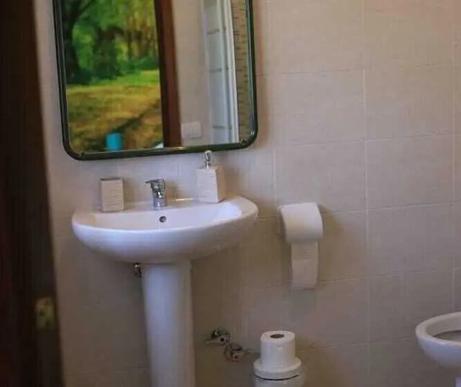 اتاق راحتی سه تخته, La Casa Dell'orso