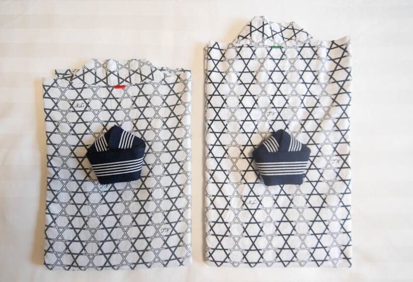 اتاق خانوادگی, Fujiyama Inn Conifer