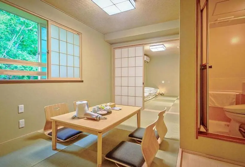 Perhehuone, Fujiyama Inn Conifer