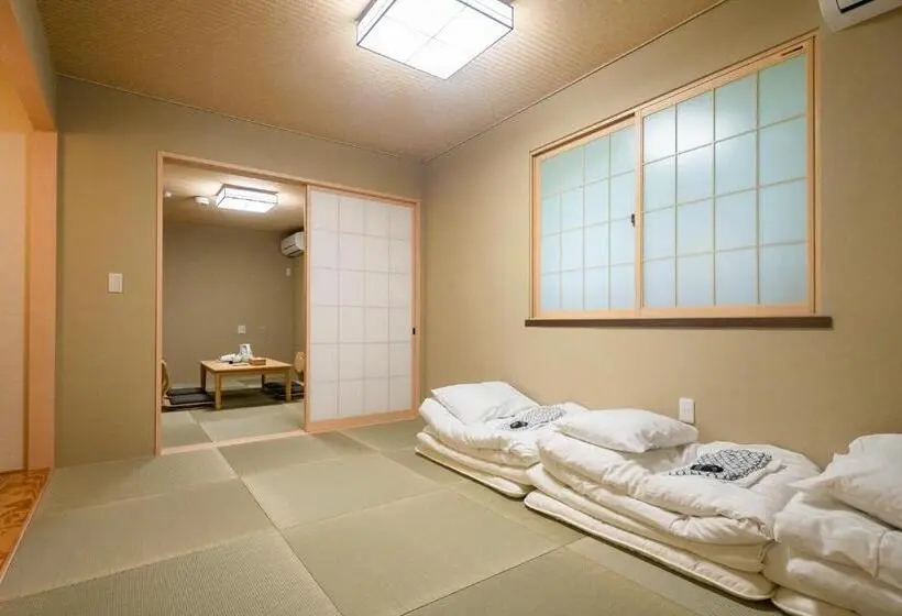 Perhehuone, Fujiyama Inn Conifer