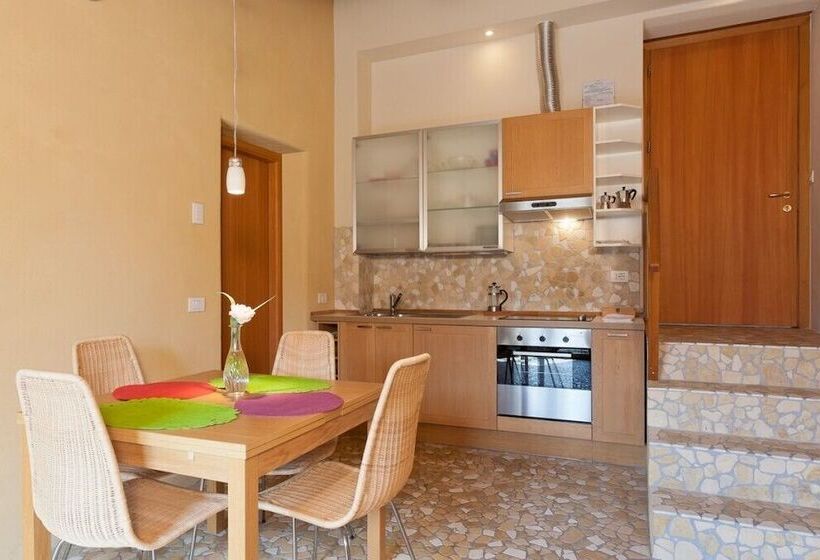 شقة غرفة واحدة, Solimago Dimora Storica