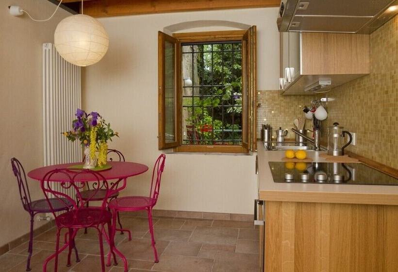 شقة غرفة واحدة, Solimago Dimora Storica