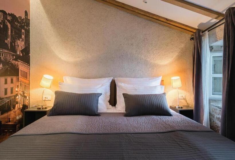 סוויטת ג'וניור, Fenice Palace