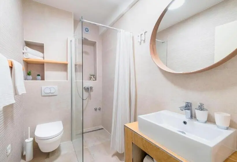 اتاق استاندارد با تخت بزرگ, Fenice Palace