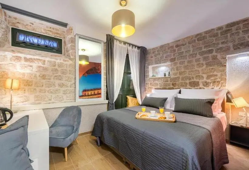 اتاق استاندارد با تخت بزرگ, Fenice Palace