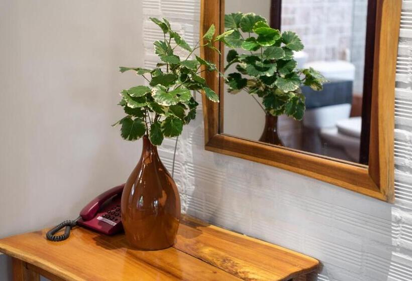 بانگلوی لوکس, An Nhien Retreat