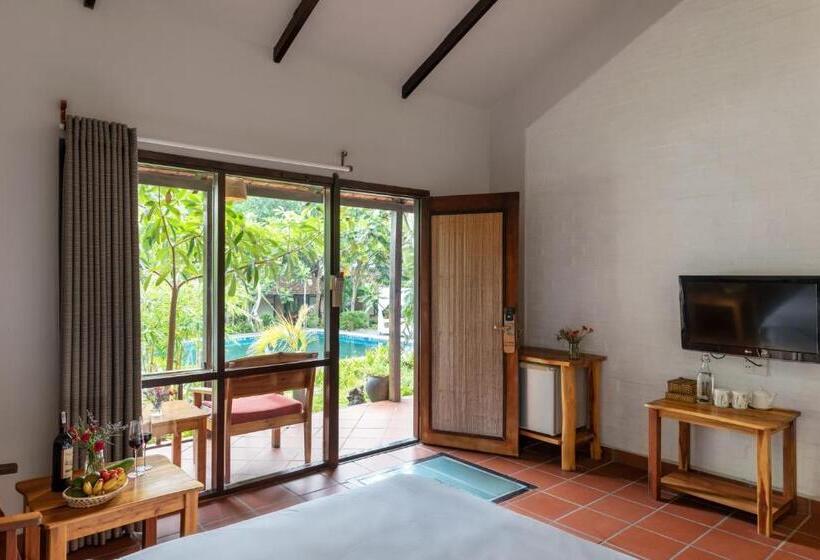 اتاق لوکس با چشم‌انداز استخر, An Nhien Retreat