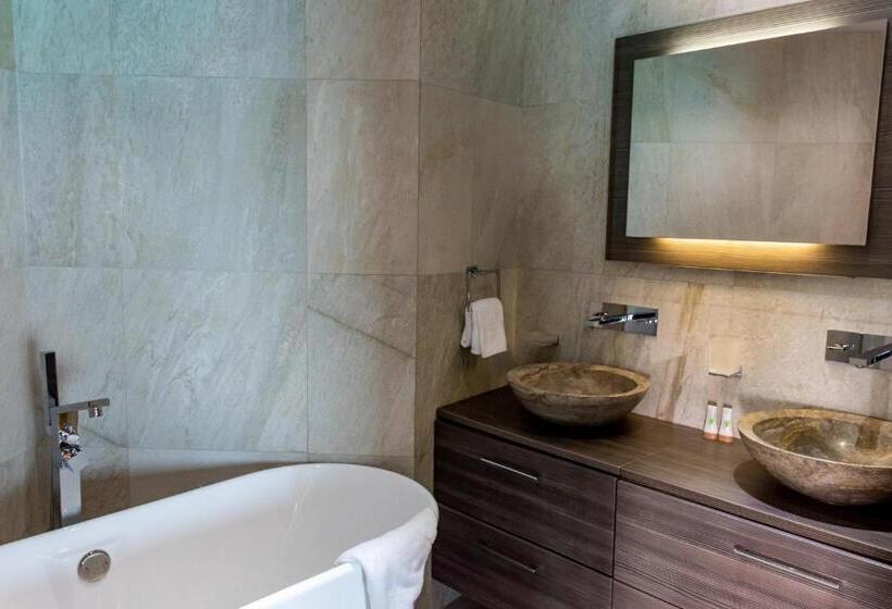 غرفة قياسية مطلّة علي البحر, Tamarind Hills Resort & Villas