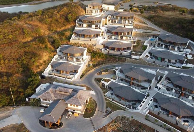 جناح مطلّ علي البحر مزود بجاكوزى, Tamarind Hills Resort & Villas