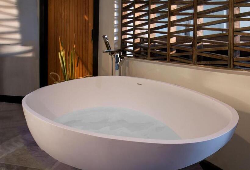 جناح مطلّ علي البحر مزود بجاكوزى, Tamarind Hills Resort & Villas