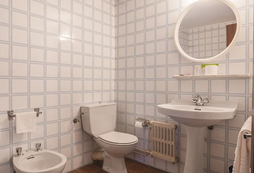 スタンダードトリプルルーム, Cardós