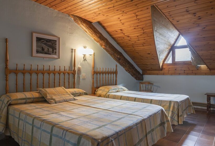 スタンダードトリプルルーム, Cardós