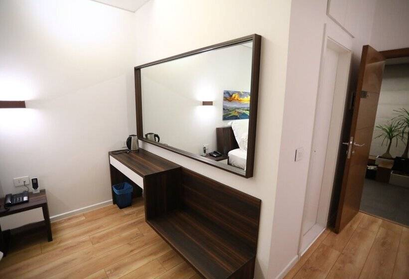 اتاق سوپریور, Mateus